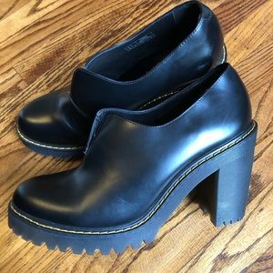 ON HOLD Dr Martens Cordelia heels like new
